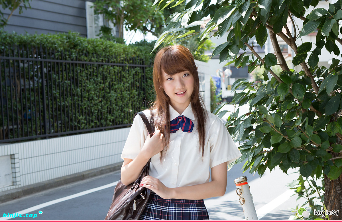 Aika Ozaki - 尾崎愛花.jpg