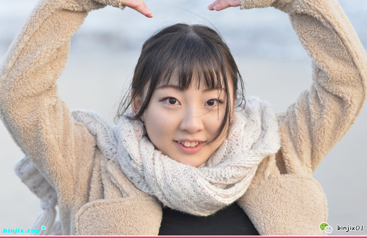 Akari Aoyama - 青山朱里.jpg